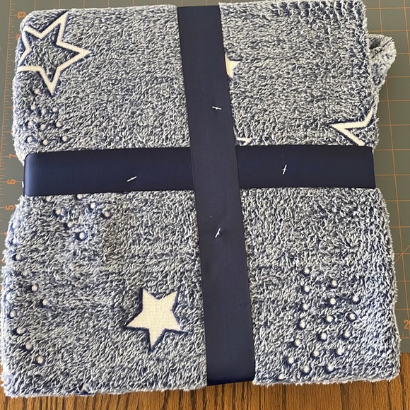 Glow in the dark throw blanket 50 x 60 - Picture 2 of 3